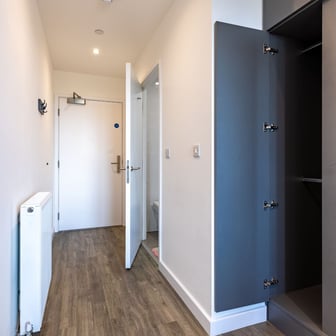 Silver Skyline En Suite - Image 3